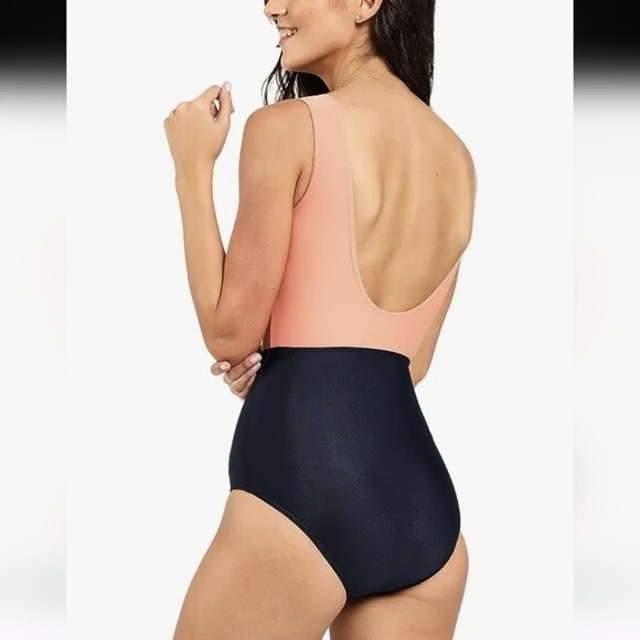 Cupshe Swimsuit Color Block Cut Out One Piece Swimsuit Built in Bra Med NWT - Picture 2 of 9